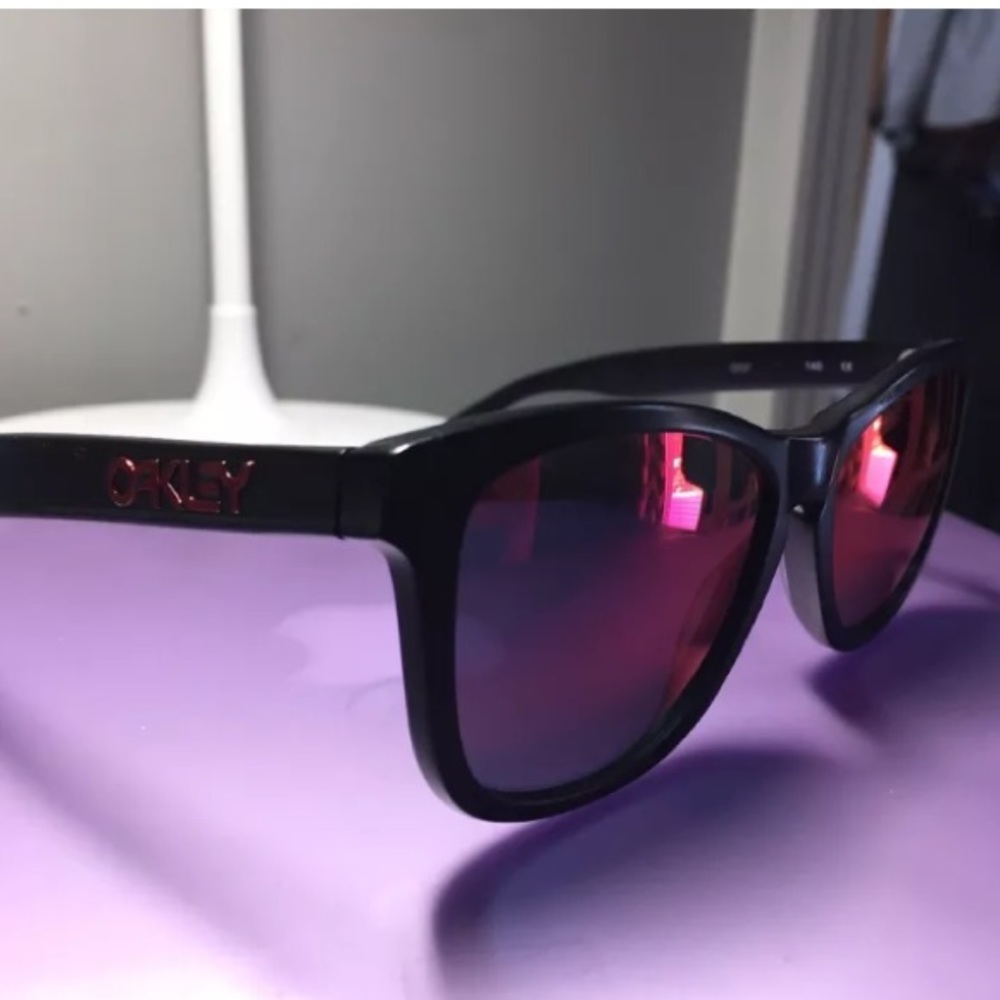 Oakley frogskin lens matte black/ruby iridium